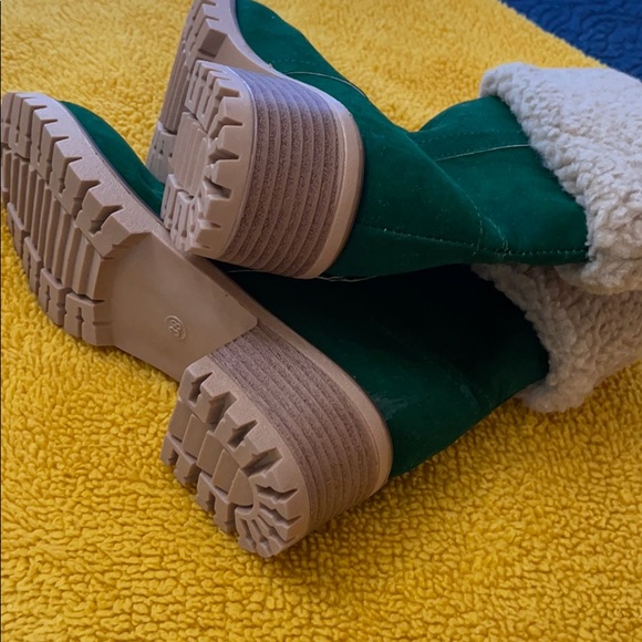 Green boots. All man made materials. Never worn - Picture 3 of 5
